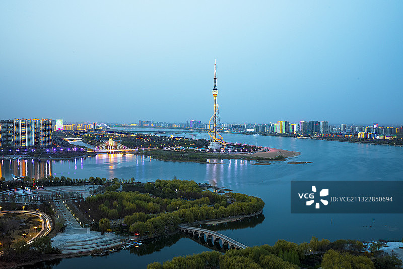 山东省临沂市三河口电视塔地标风景图片素材