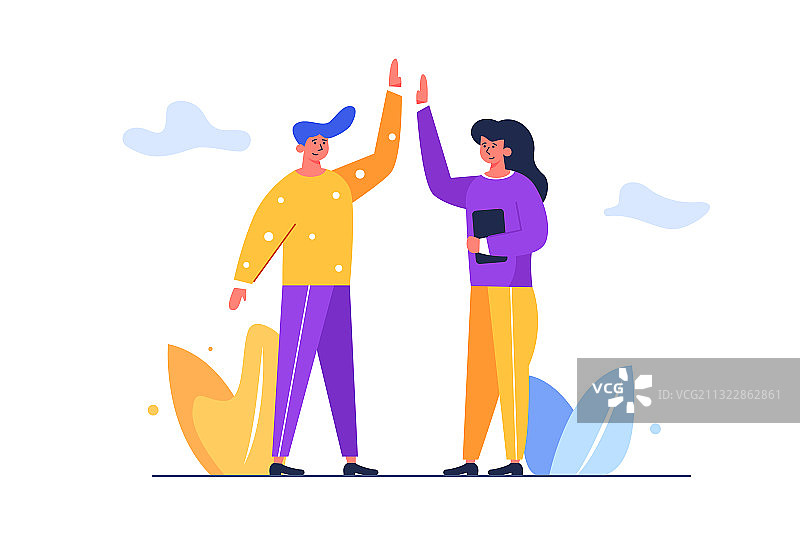 快乐的男孩和女孩在街上击掌图片素材