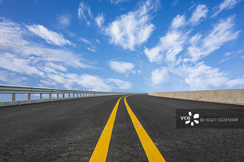 蓝天白云和高架桥公路图片素材