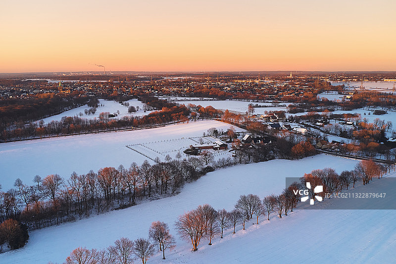 盖尔森基兴日落时分的雪景图片素材
