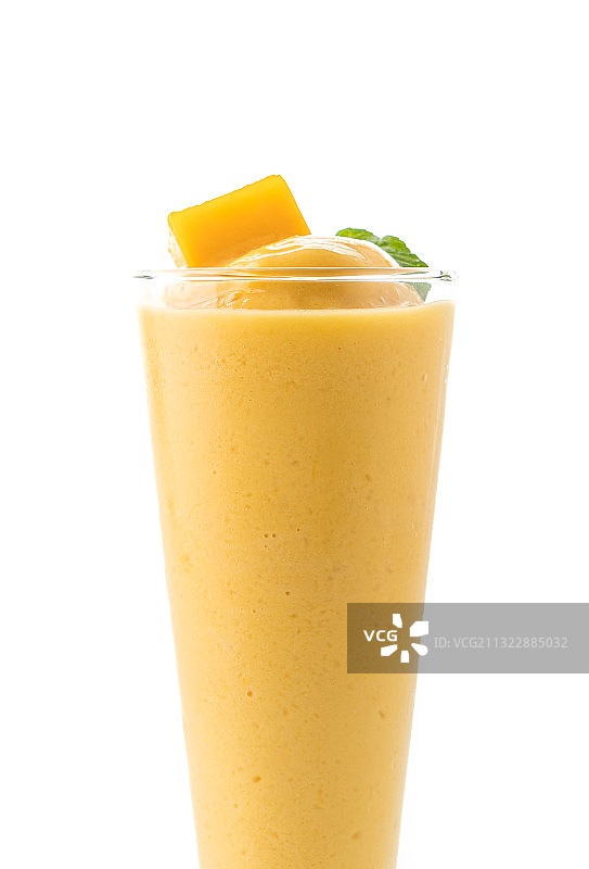 白色背景下的饮品特写图片素材