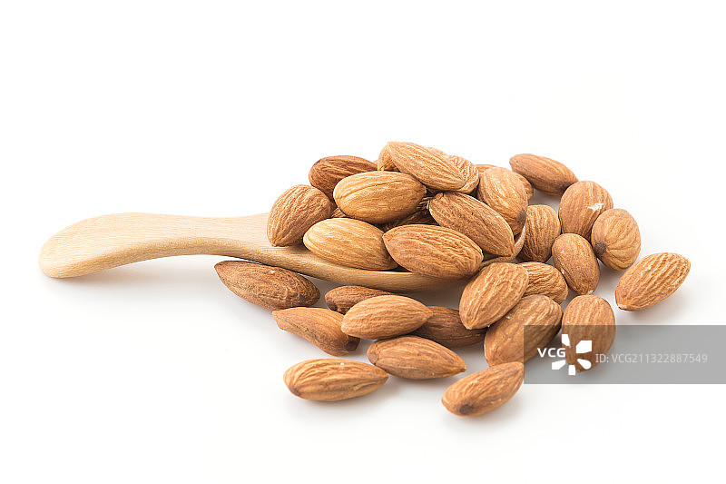 白色背景上的杏仁特写图片素材