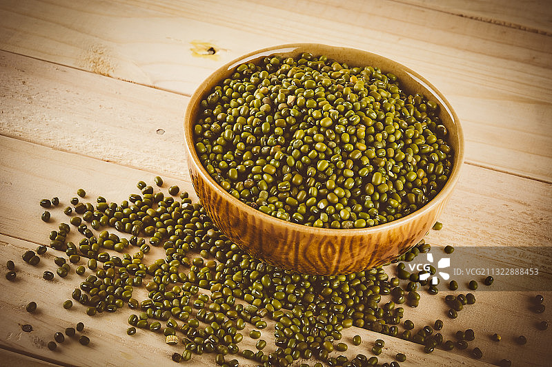 碗中豆子的高角度视图图片素材