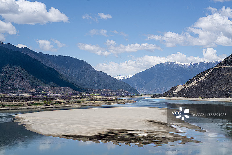 西藏林芝波密大峡谷桃花雪山湖泊高原藏族藏文化青稞农场图片素材