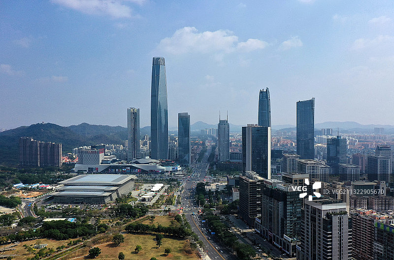 广东省东莞市中心广场和新地标民盈国贸中心航拍图片素材