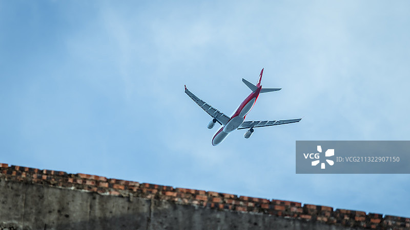 飞机降落图片素材