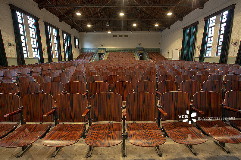 电影《你好，李焕英》取景地襄阳卫东大礼堂室内座椅图片素材