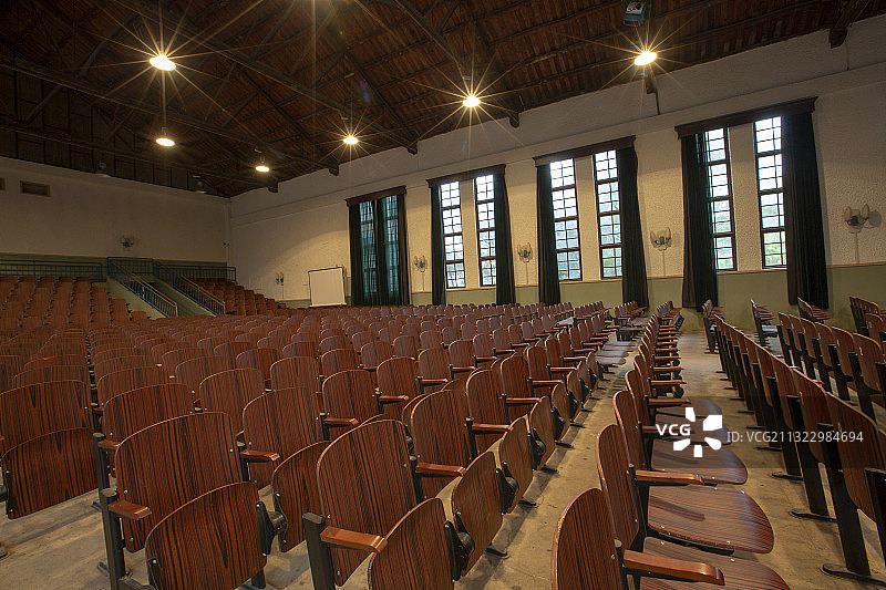电影《你好，李焕英》取景地襄阳卫东大礼堂室内座椅图片素材