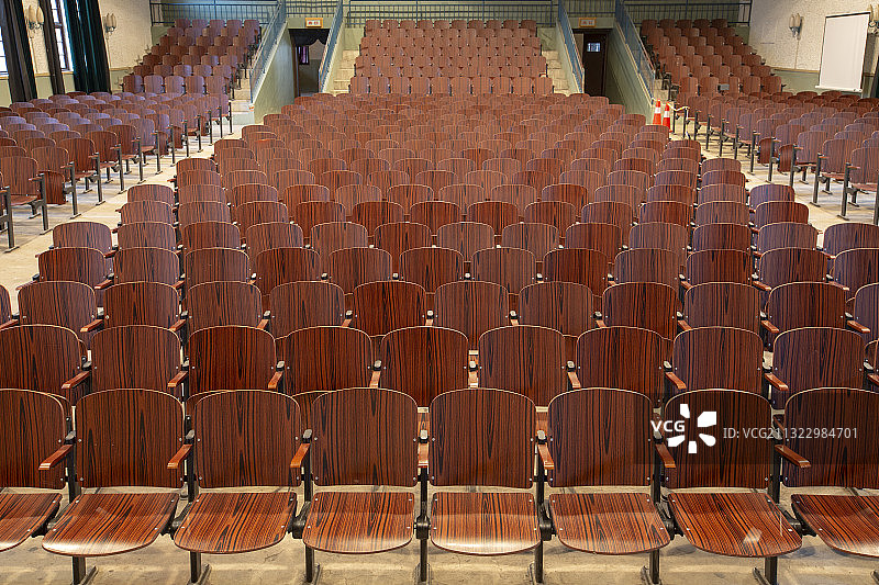 电影《你好，李焕英》取景地襄阳卫东大礼堂室内座椅图片素材