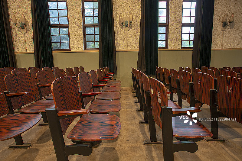 电影《你好，李焕英》取景地襄阳卫东大礼堂室内座椅图片素材