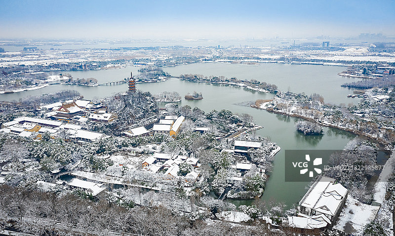 雪后金山寺图片素材