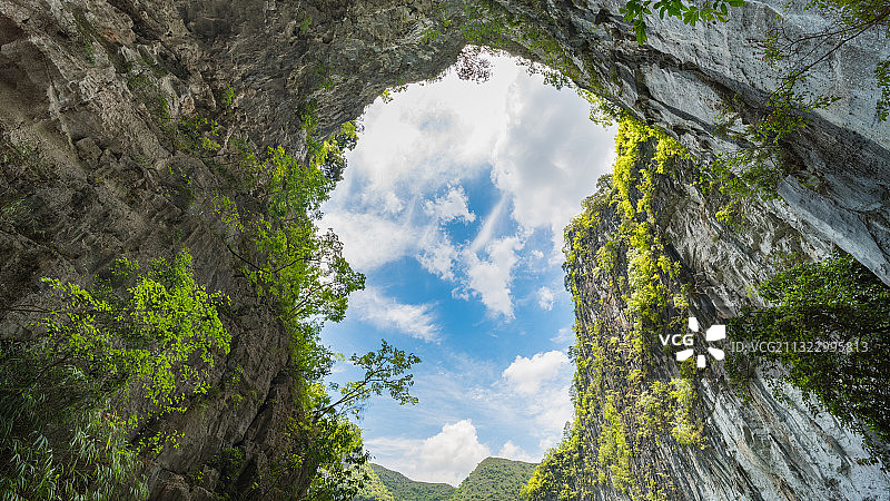 广西百色大石围天坑图片素材
