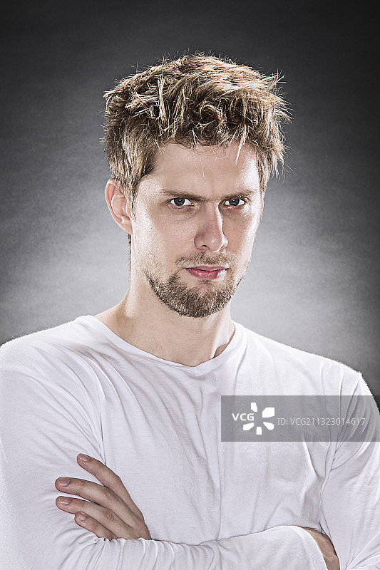 年轻男人肖像图片素材