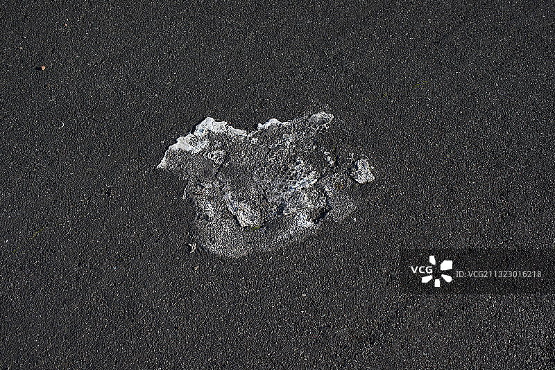 路面上干燥油漆的特写图片素材