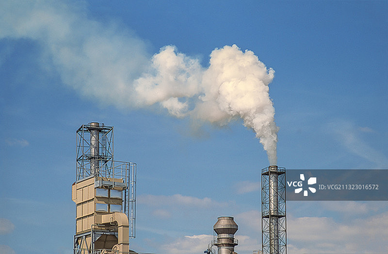 制造工厂的烟囱图片素材