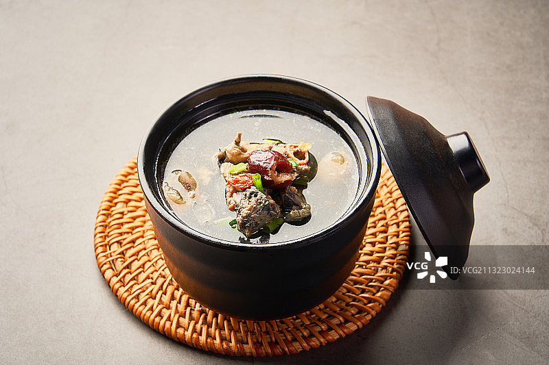 一碗乌鸡汤图片素材