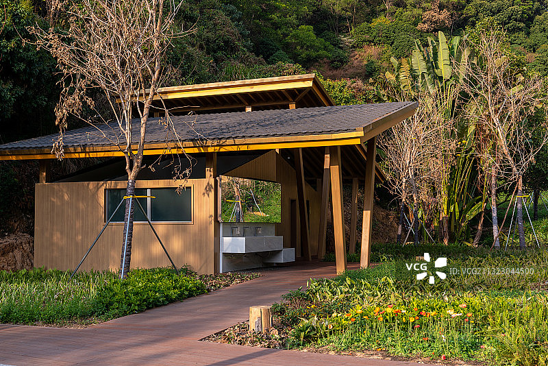 深圳光明大顶岭山林公园洗手间图片素材