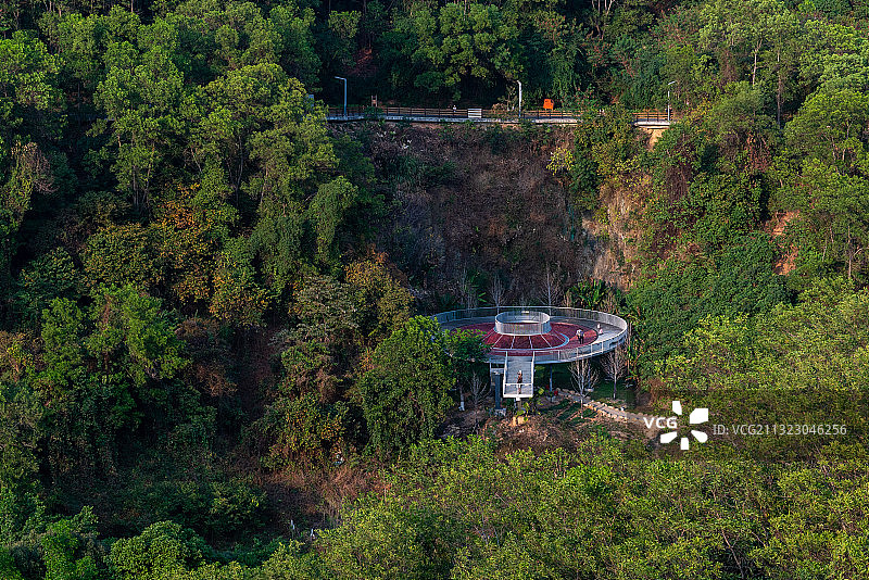 深圳光明大顶岭山林公园探桥图片素材