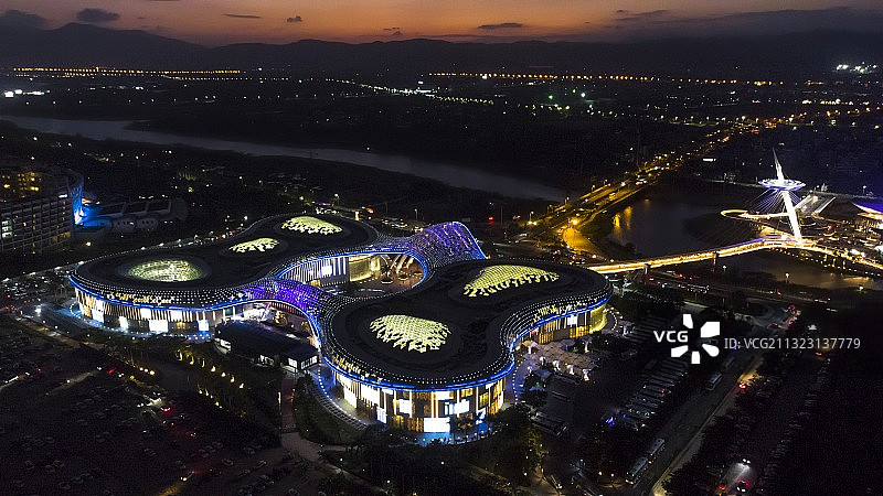 航拍三亚海棠湾免税商城夜景图片素材