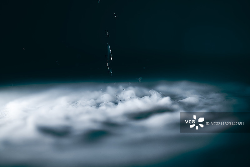 干冰遇水图片素材