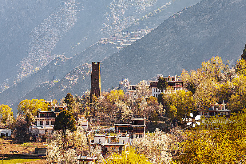 四川丹巴甲居藏寨一座如画般的乡村图片素材