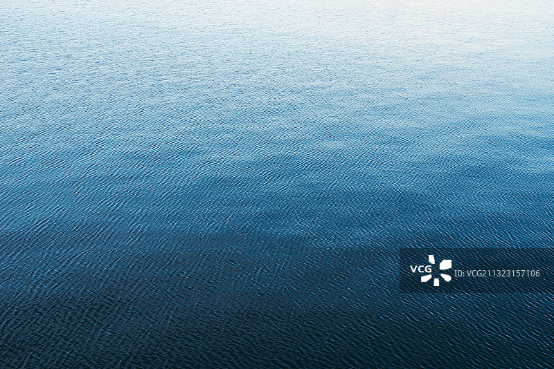 平静时海面的波纹图片素材