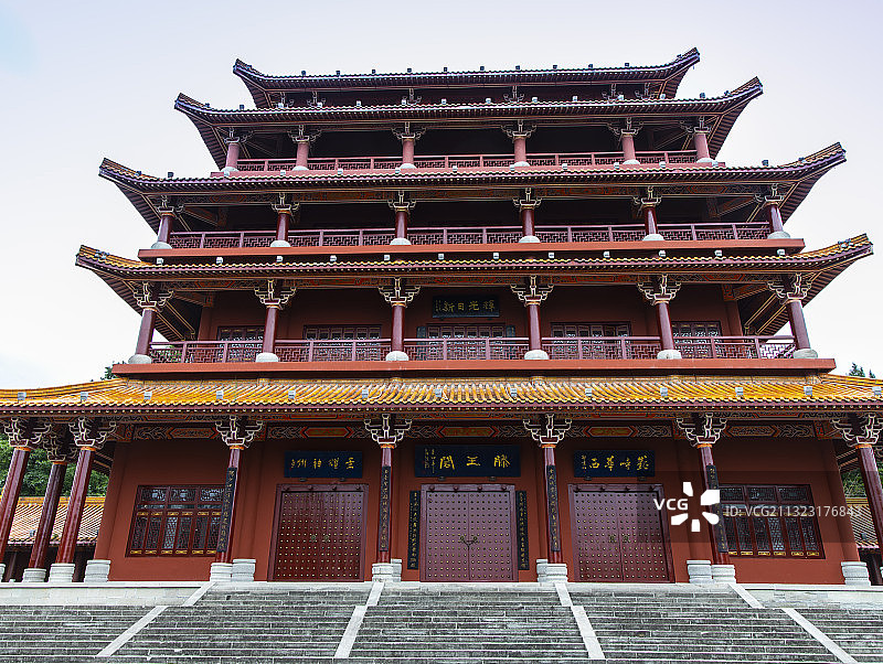 四川省阆中市的滕王阁屹立在城郊高山之上图片素材