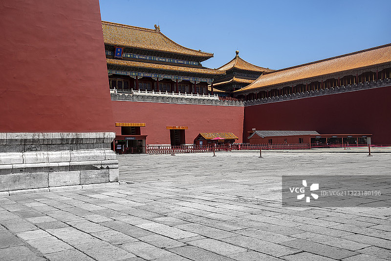 蓝天白云下的鼓楼图片素材