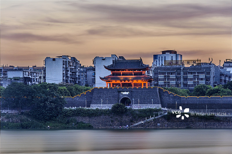 中国江西赣州建春门日暮风光图片素材
