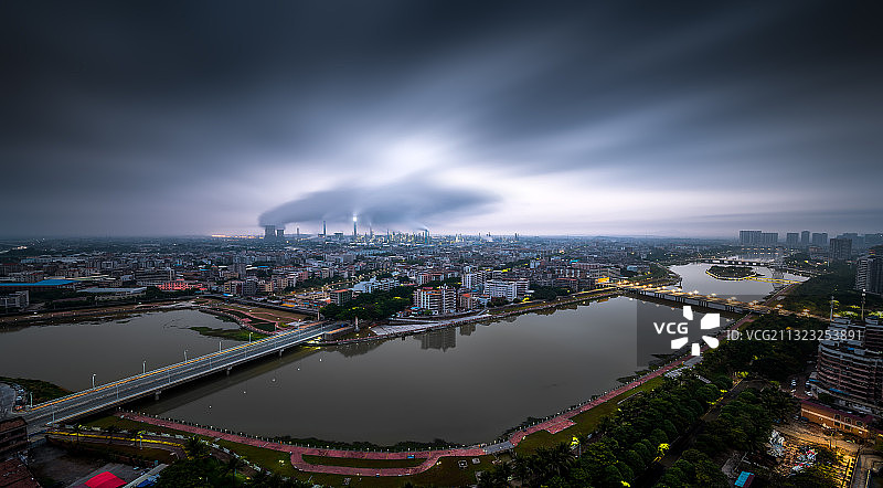茂名市小东江油工司日出极端天气图片素材