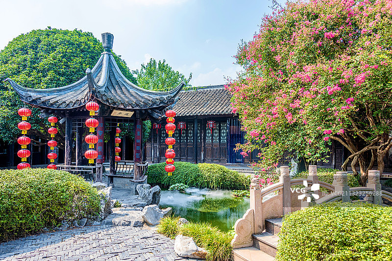 中国江苏泰州溱潼古镇院士旧居睿园莲亭图片素材