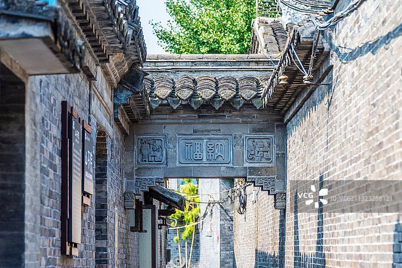 中国江苏泰州溱潼古镇的精美砖雕图片素材