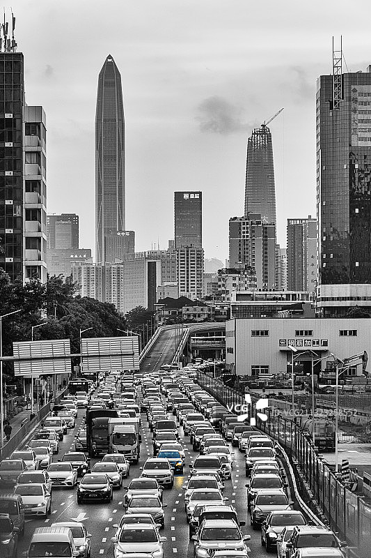 下班高峰期的罗湖，逃离市中心高楼图片素材