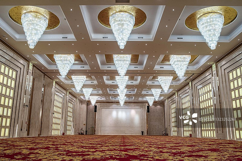 金碧辉煌的宴会大厅图片素材