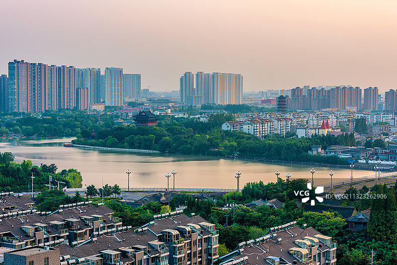 中国江苏泰州城市日暮风光图片素材