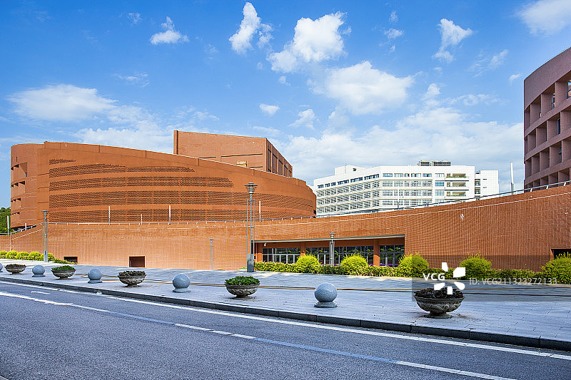 充满设计感的壮观美丽的重庆大学校内建筑图片素材