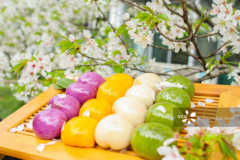 清明节吃青团图片素材