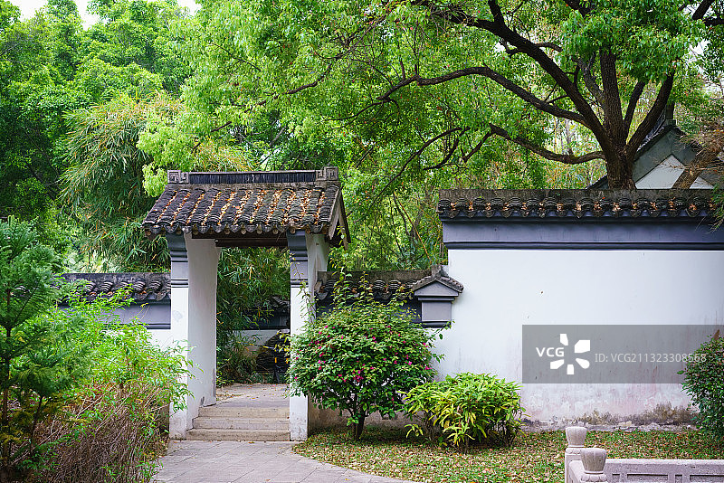 树木繁茂的园林入口图片素材