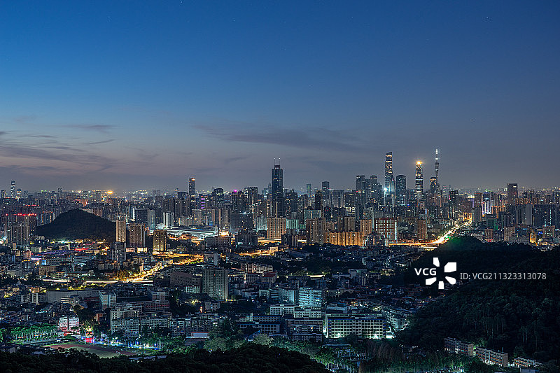 中国广州白云山远眺城市建筑天际线繁华夜景图片素材
