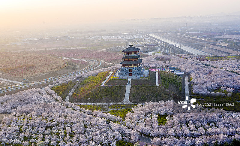 清晨的丰乐樱花园和穿黄工程图片素材