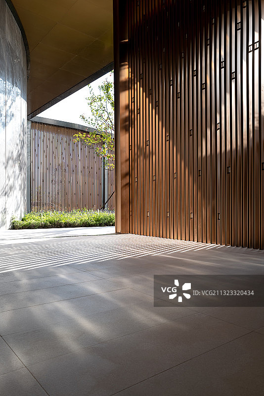 阳光效果下的现代建筑空的局部图片素材