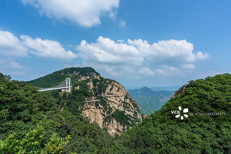 辽宁省丹东市凤城市凤凰山风景区玻璃栈道图片素材