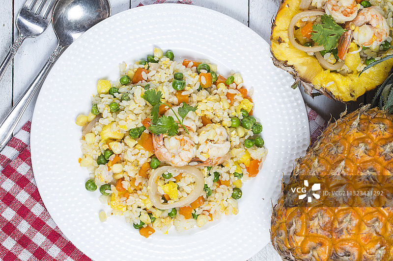 菠萝海鲜炒饭图片素材