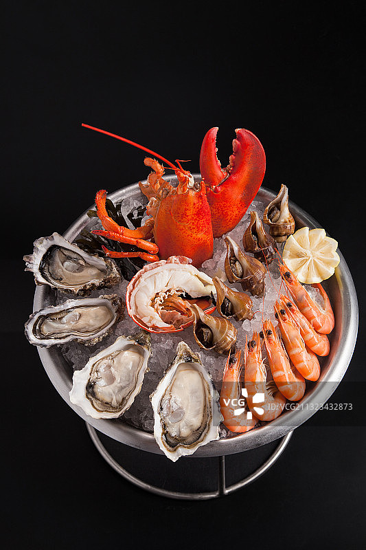 龙虾生蚝海鲜拼盘图片素材