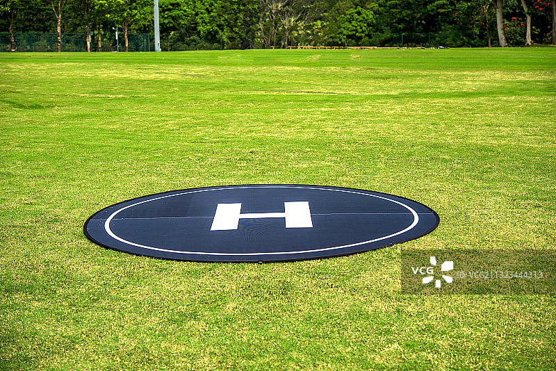 小飞机无人机停机坪图片素材