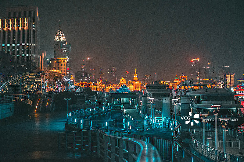 上海外滩十六铺图片素材