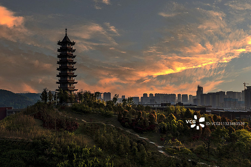 遵义奥体中心雷锋塔图片素材