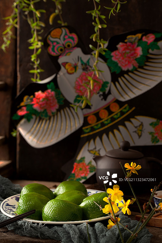 春天清明节美食青团和风筝图片素材