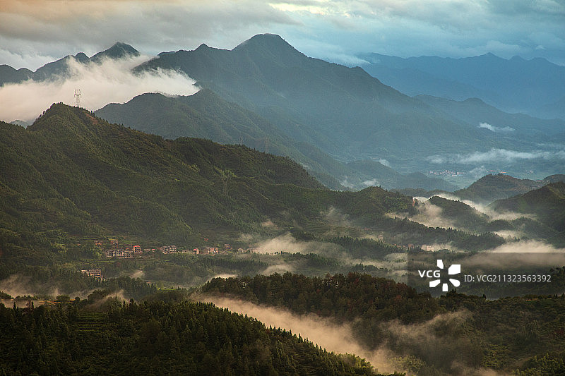 山间晨雾图片素材