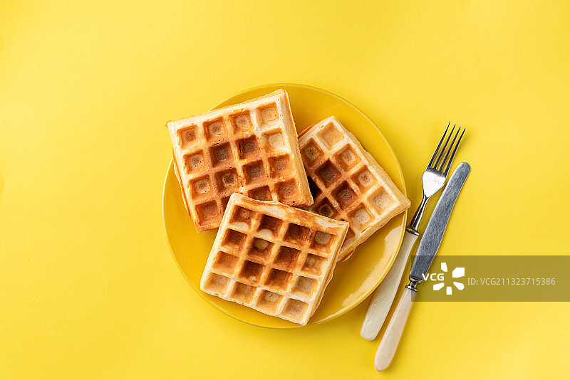 俄罗斯黄色背景的华夫饼图片素材